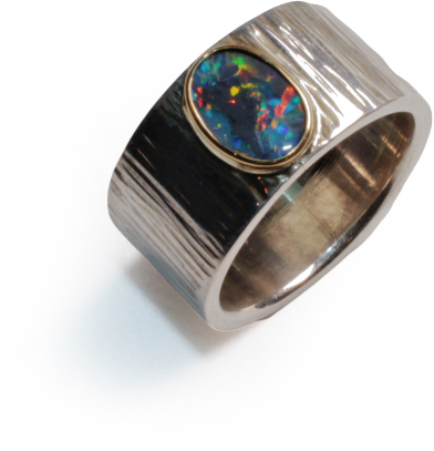 Ein Silberring mit Schwarzopal